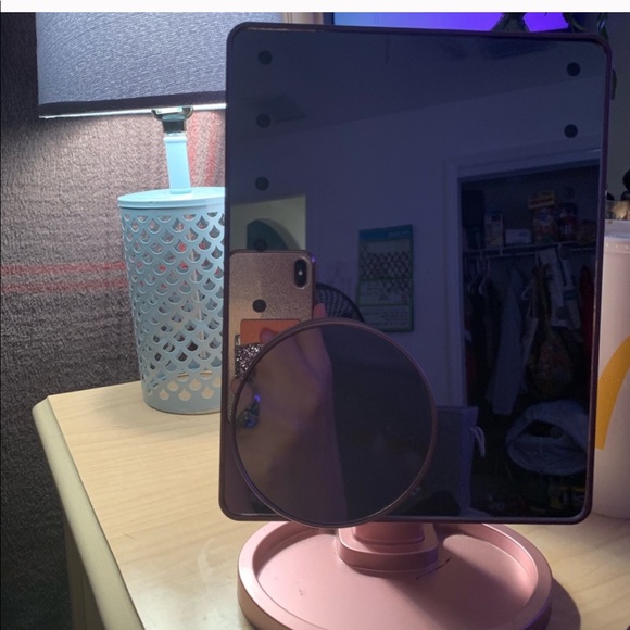 LED light makeup mirror😘 - Picture 2 of 6